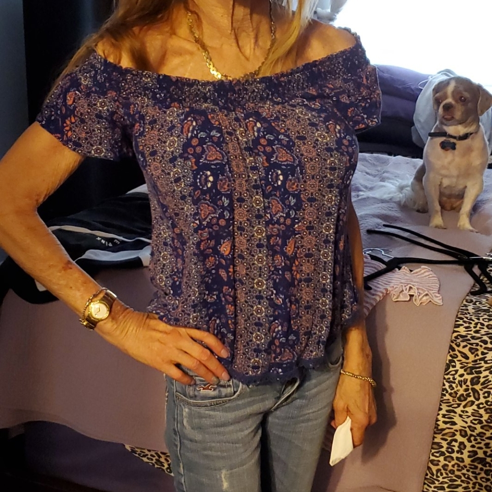 Adorable paisley off-the-shoulder top